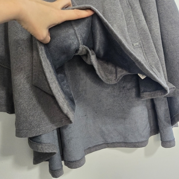 UGG Grey Cowl Neck Blanket Sweater Poncho Cape Kangaroo Pocket Loose soft lounge - Picture 9 of 13
